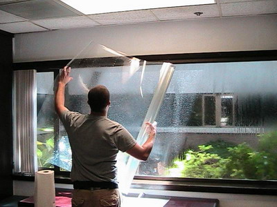Как клеить пленки на окна