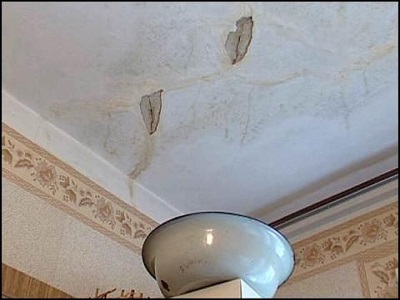 Устраняем последствия протечки на потолке