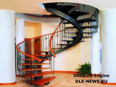 Винтовая лестница – украшение загородного дома